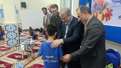 آیین توزیع ملزومات تحصیلی به ۸۲۹ دانش‌آموز تحت پوشش کمیته امداد مازندران برگزار شد 