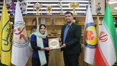 امضای قرارداد «سیائورا» با فدراسیون هندبال؛ پاکدل: نگاه ما به این همکاری بلندمدت است - پارس فوتبال