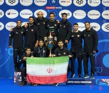 تصویری از تیم کشتی آزاد ایران روی سکوی قهرمانی جهان - پارس فوتبال