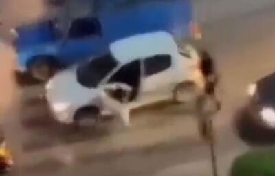 لحظه شناسایی و دستگیری فردی که در نزاع شهر چالوس کلاش بدست از ماشین پیاده شد