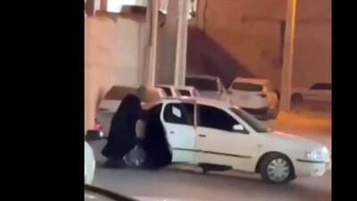 لحظه فرار ۵سارق زنانه‌پوش از یک طلا فروشی در جزیره قشم