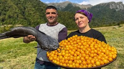 طرز تهیه مربای آلوچه و کباب گربه ماهی در روستاهای آذربایجان (فیلم)