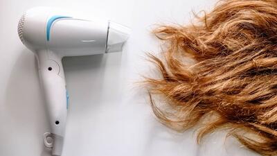 خشک کردن مو: سشوار یا خشک کردن با هوا؟ کدوم بهتره؟