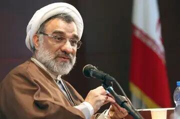 دبیر شورای عالی انقلاب فرهنگی:نمی توانیم برای آوازخواندن یک خانم در جمع آقایان مجوز بدهیم