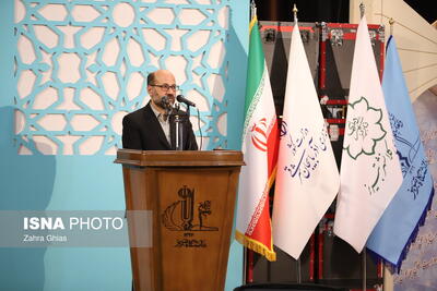 زبان فارسی در نظام اندیشه شهریار به پختگی قابل توجهی رسیده بود