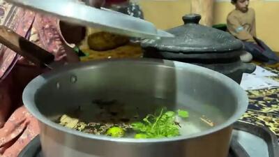 غذای روستایی ایران؛ طرز تهیه خورشت کاری مرغ روی اجاق سنتی