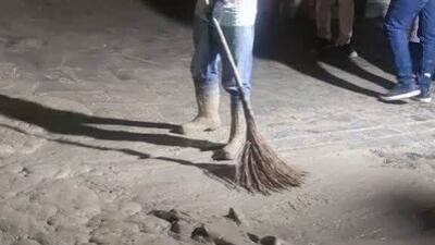 نشت گل حفاری مترو به سطح خیابان و منازل مسکونی در اصفهان +فیلم