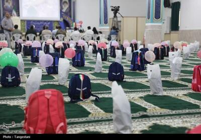 توزیع 1500 بسته تحصیلی بین دانش‌آموزان کم‌برخوردار هرمزگان - تسنیم