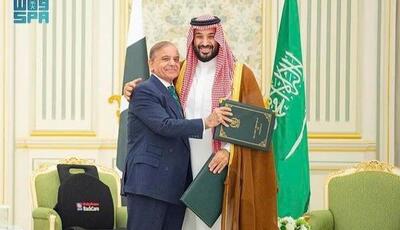 فرحان عراقچی را در جریان توافق دفاعی با پاکستان قرار داد