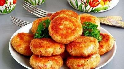 ترفند طلایی برای تهیه کوکو سیب زمینی پنیری ترد و پوک