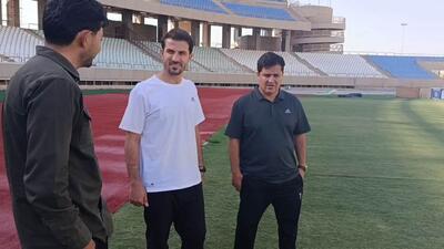 بازدید قاسم حدادی‌فر سرمربی ذوب آهن از چمن ورزشگاه پارس شیراز