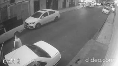 لحظه سرقت دست‌بند طلا توسط سارقان در محله یاخچی آباد تهران
