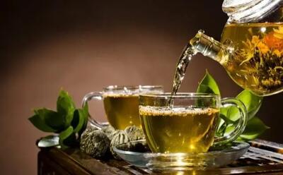 بهترین زمان نوشیدن چای سبز برای چربی‌سوزی / مصرف چای سبز برای این افراد ممنوع است!