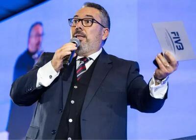 واکنش غیرمنتظره رئیس FIVB به برد جوانان ایران - پارس فوتبال