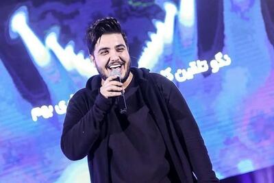 ببینید| واکنش جالب آقای خواننده بعد از قطعی برق وسط کنسرت!