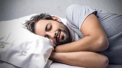 حالت خوابیدن چه تأثیری بر سلامت قلب و معده دارد