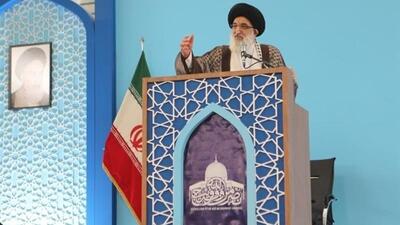 امام جمعه کرج : وحدت حول ولایت فقیه رمز پیروزی در مقابل دشمنان است