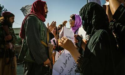 بی‌بی‌سی: طالبان ۱۴۰ کتاب از نویسندگان زن و صدها کتاب از نویسندگان ایرانی را از برنامه‌های درسی حذف کرد