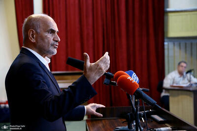 فرشاد مومنی: مدیران جنگ به تولید تکیه کردند؛ مدیران امروز به خام فروشی/میزان قطع برق واحدهای تولیدی در عرض 5 سال،  10 برابر شده با این حال میلیون‌ها مشترک جدید اضافه کردند/ واردات شتاب‌زده پس از جنگ 12 روزه، صنایع داخلی را زمین گیر می کند