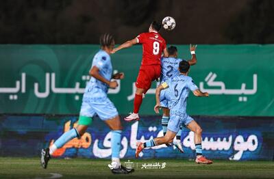 توقف پرسپولیس در زمین افتضاح؛ زور سرخپوشان به چادرملو نرسید