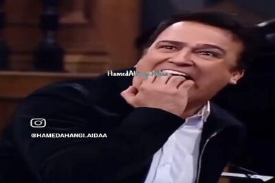 آواز شاد؛ پیرمرد آهنگ عشقولانه رو چنان خشن خوند حامد آهنگی چسبید دیوار گفت غلط کردم