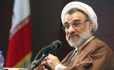 نمی توانیم به تک‌خوانی یک خانم در جمع آقایان مجوز بدهیم