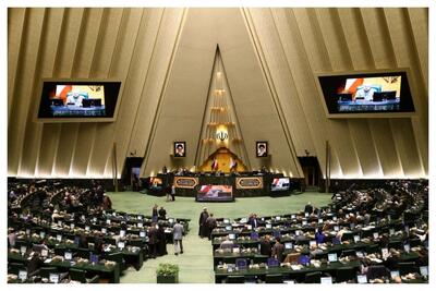 نمایندگان مجلس چقدر حقوق می‌گیرند؟/ دریافت حق ماموریت یا اضافه‌کار ممنوع است