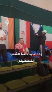 ببینید؛ گره‌زدن پرچم اسرائیل در کنار پرچم ایران توسط مربی ترکیه
