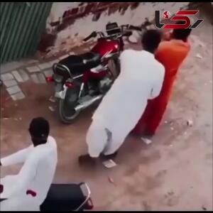 عجیب اما واقعی؛ اشک‌های پسر جوان، سارقان را پشیمان کرد!