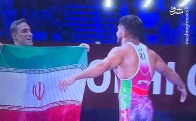 پیام کاربران درپی طلایی شدن پدیده کشتی فرنگی ایران - پارس فوتبال
