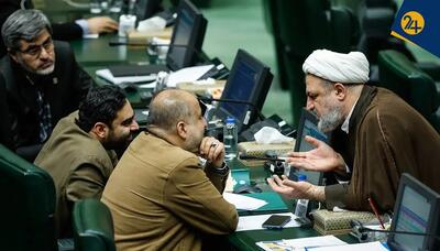 عطریانفر: تندروی داخلی خطرناک‌تر از تهدیدات خارجی است | نمازی: جبهه پایداری ایران را منزوی می‌کند