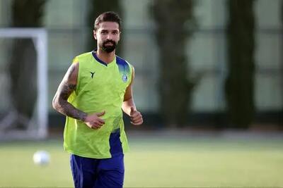 مدافع جنجالی استقلال تمرین کرد!