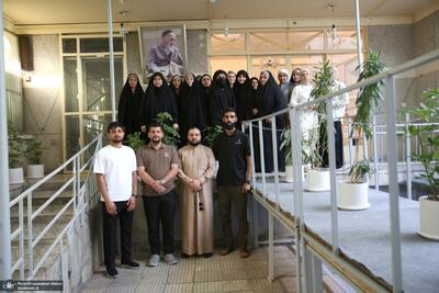 بازدید جمعی از دانشجویان کشور عراق از بیت امام خمینی