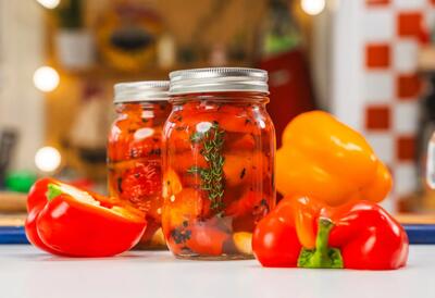 طرز تهیه ترشی فلفل دلمه؛ یک چاشنی خوشمزه و رنگارنگ