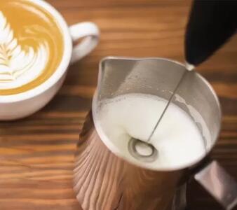 طرز تهیه لاته آرت با همزن دستی !