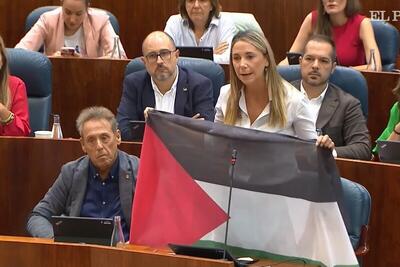 برافراشته‌شدن پرچم فلسطین در پارلمان اسپانیا توسط نماینده زن+ ویدئو