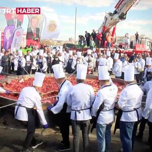 بزرگ‌ترین املت سوسیس جهان در ترکیه/فیلم
