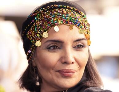 چهره زیبا و جذاب الهام پاوه نژاد در تولد ۵۴ سالگی‌اش