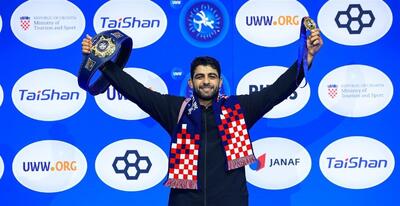 محمدهادی ساروی پس از کسب دومین مدال طلا در کشتی فرنگی جهان: این مدال را به مردم عزیز کشورم تقدیم می‌کنم - پارس فوتبال