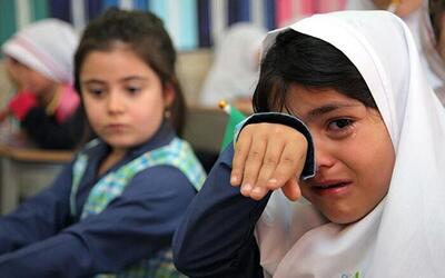 چرا مدرسه، بچه‌ها را مضطرب می‌کند؟ | دل‌درد‌ها و بی‌خوابی کودک را نادیده نگیرید