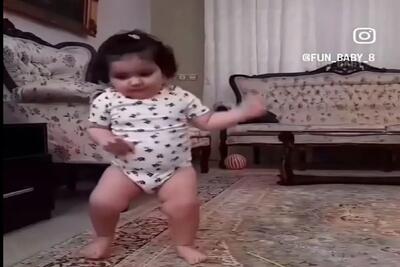 آواز شاد؛ بچه نیم مثقالی ریزه جوری عربی میرقصه دوس داری بذاری لای نون بخوریش فسقلی رو