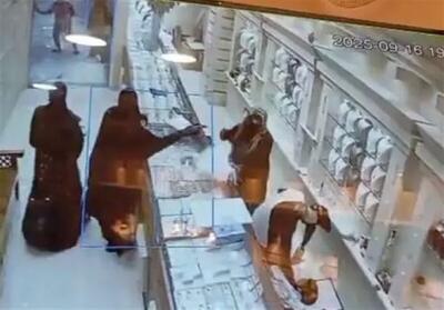 دستگیری ۶ سارق طلافروشی دَرگهان قشم / بازگشت ۸ کیلو طلای سرقت شده به مالباخته توسط پلیس + فیلم