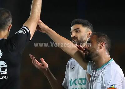 ضربه بزرگ میلاد با اخراج مقابل استقلال! (عکس)