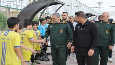 هدیه جهادگران بسیج سازندگی به ورزشکاران با  افتتاح اولین زمین چمن استاندارد مینی فوتبال خوزستان