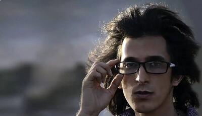 عکس سفر در زمان / حال و هوای اتاق ملاقات مرتضی پاشایی و حضور هنرمندان برای دیدن او در بیمارستان/ از علی دایی تا رضا گلزار و داریوش فرضیایی همه رفتند...