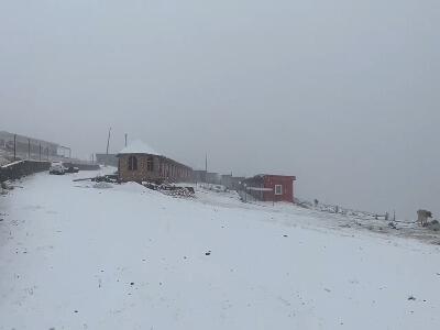 حال زمستانی آخرین روز تابستان در مشگین‌شهر