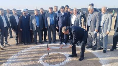 عملیات اجرایی ساخت نیروگاه خورشیدی ۵۳ مگاواتی در قم آغاز شد