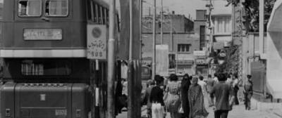 ‌اتوبوس دوطبقه در یکی از خیابان‌های تهران – پاییز ۱۳۵۴(عکس)