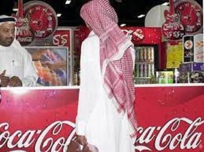 کوکاکولا به افتخار عربستان تغییر لباس داد! (عکس)