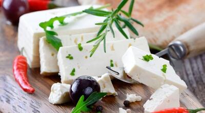 پنیر سفید چه فرقی با پنیر فتا دارد؟